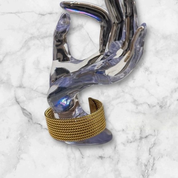 💟💎Vintage Avon Gold Tone Cuff Bracelet - Picture 5 of 11